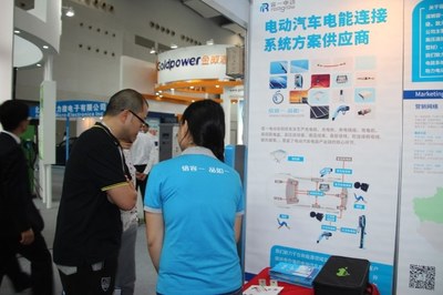 科技創(chuàng)新引領(lǐng)發(fā)展 容一電動亮相第九屆上海國際充電站（樁）技術(shù)裝備展覽會